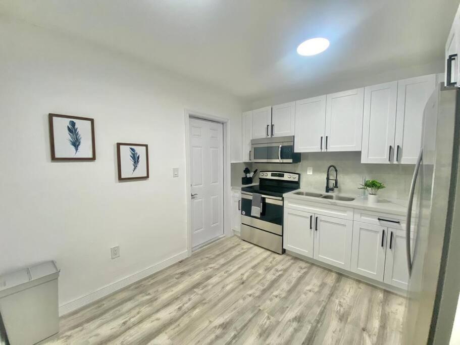 Beautiful & Relax Family House 2/1- Free Parking Villa Miami Exteriör bild
